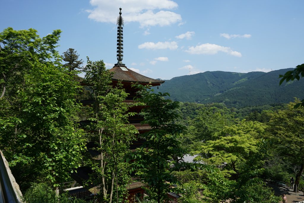 長谷寺お堂からみた五重塔