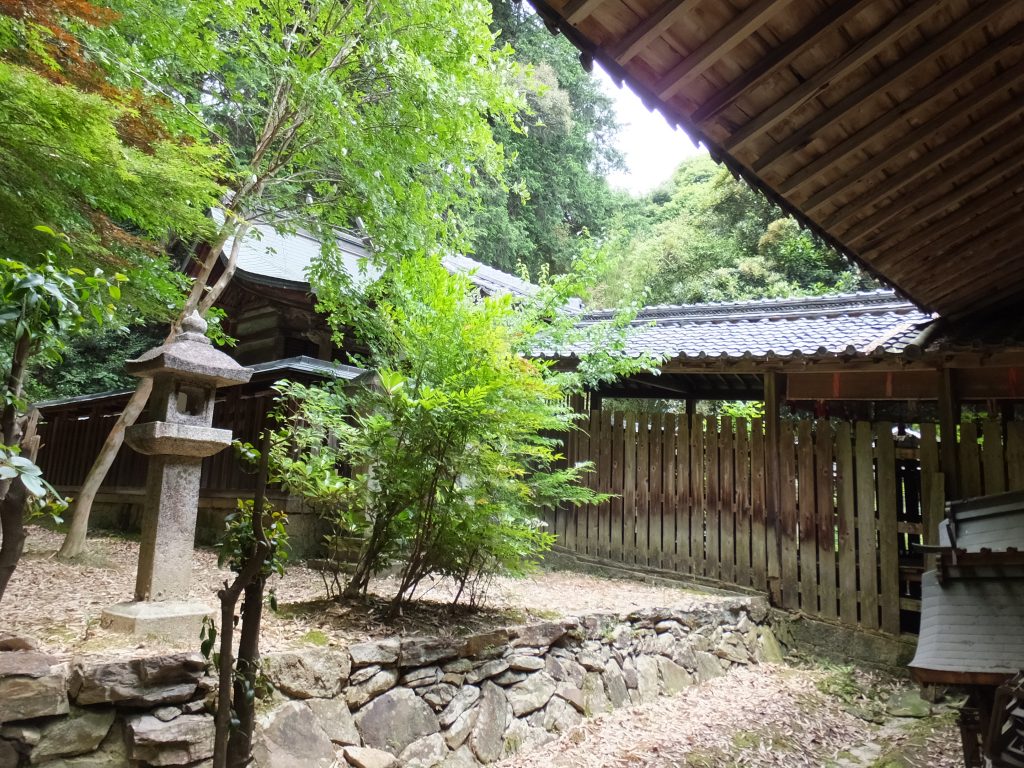 志都美神社灯籠