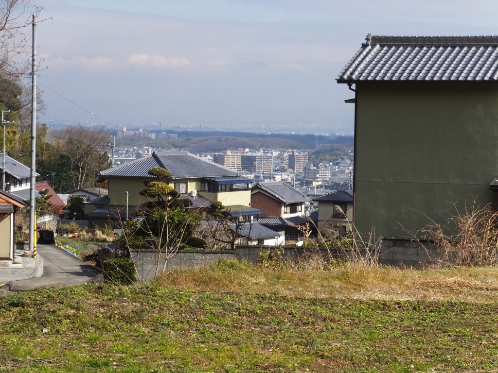 二上山のふもとの農道から