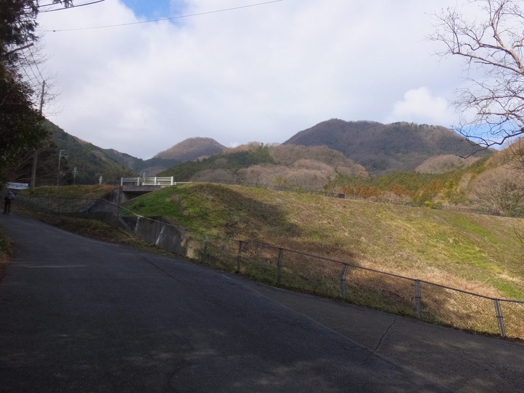 二上山を望む風景