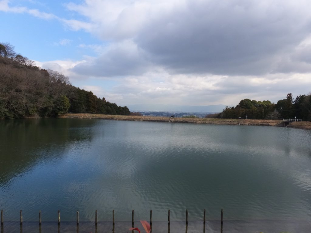 二上山麓の池