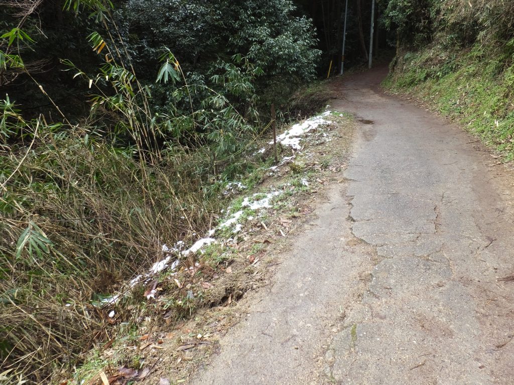 二上山登山道4雪あり