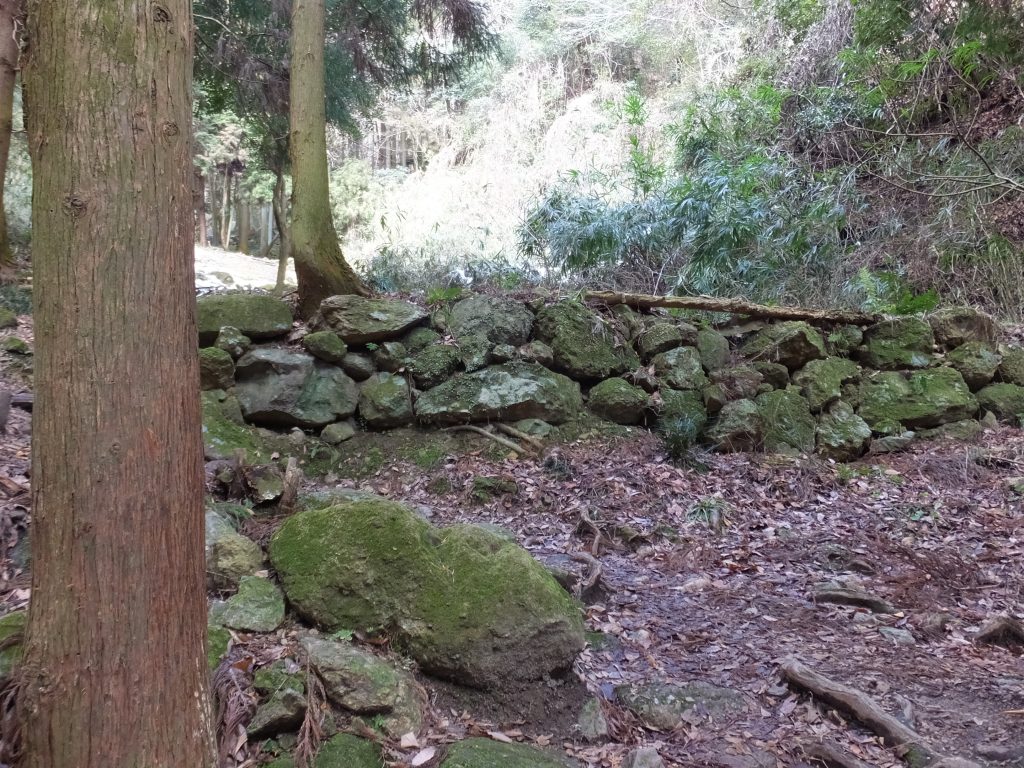 二上山登山道石垣2