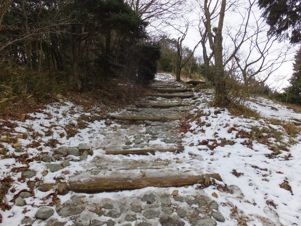 二上山雌岳登山道