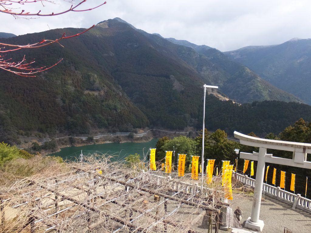 丹生川上神社上社ダム湖風景