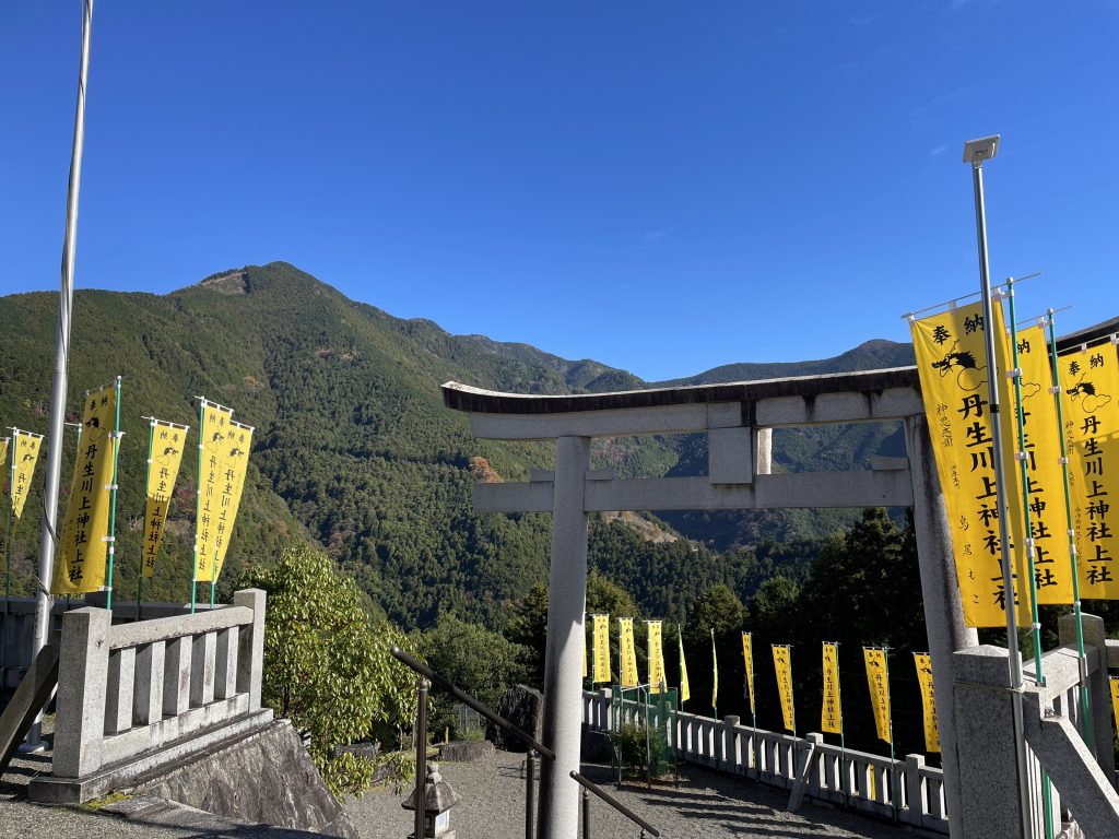 丹生川上神社上社から対岸の山2