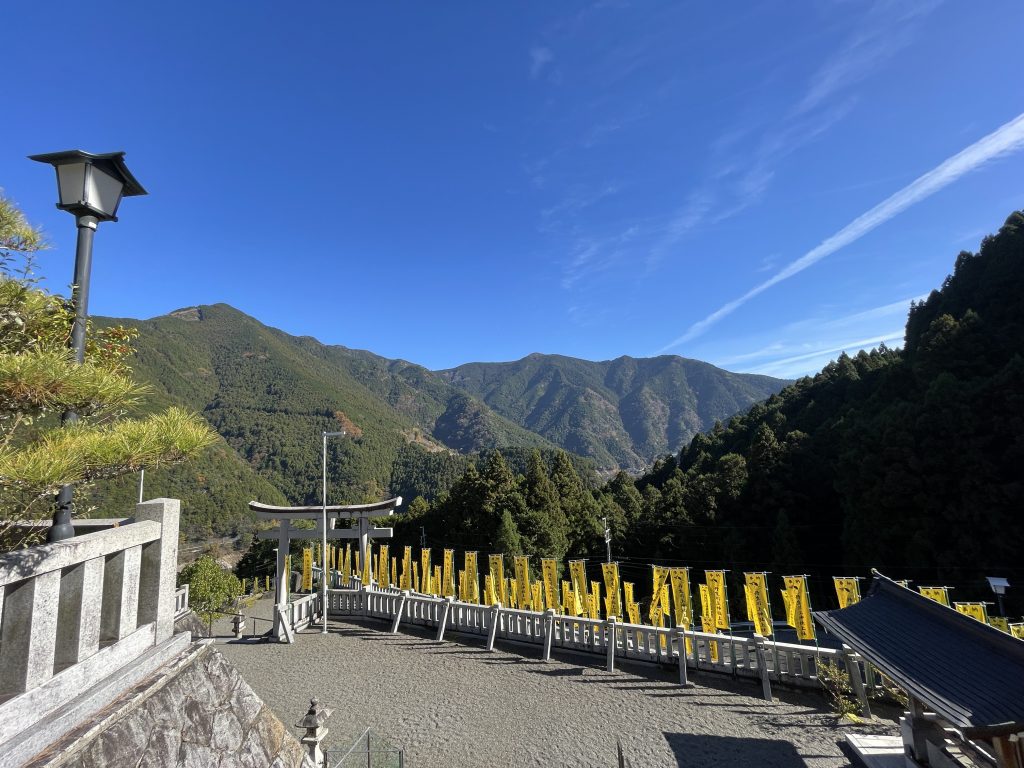 丹生川上神社上社から対岸の山3