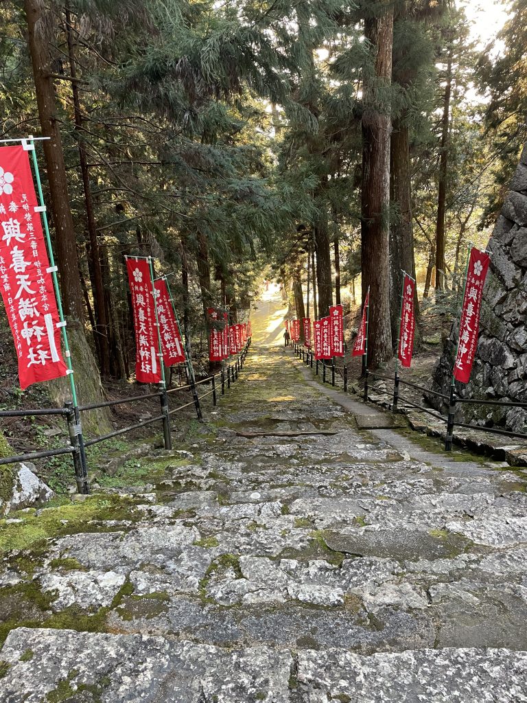 興喜天満神社山道