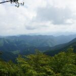 境内から見た山並み