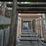 寄進者の名前が書かれた鳥居