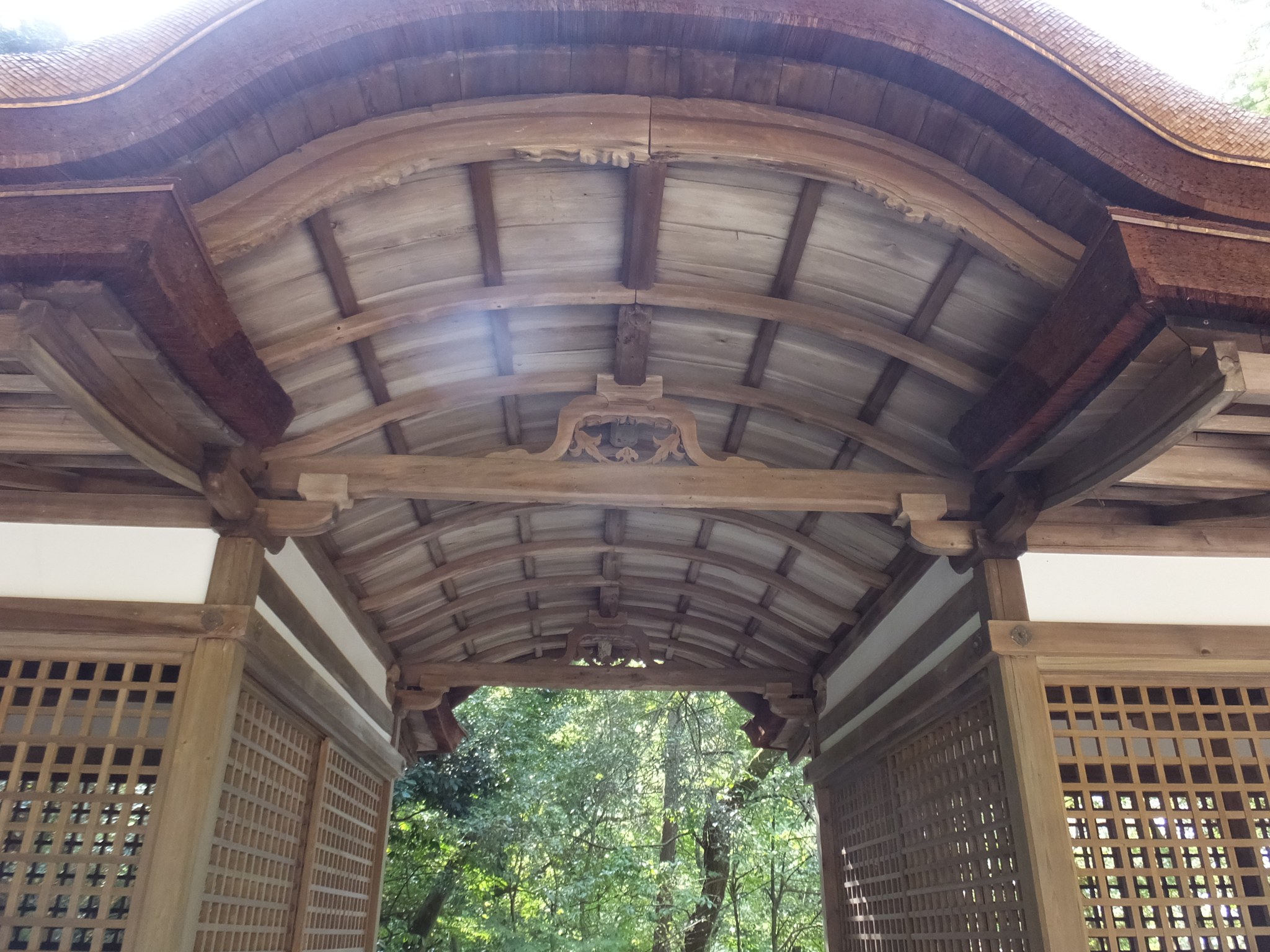 出雲建雄神社拝殿の中央の通路