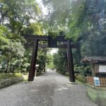 石上神宮の大鳥居と参道