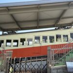 信貴山下駅そばに保存された東信貴鋼索線の車両(コ9形)