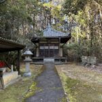 森の中の小さなお社