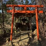 御霊神社・八幡神社の朱塗りの社