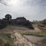 本丸の高石垣と内堀