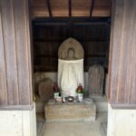 黒田の道端に祀られたお地蔵さん