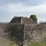 天守台の石垣の隅角部