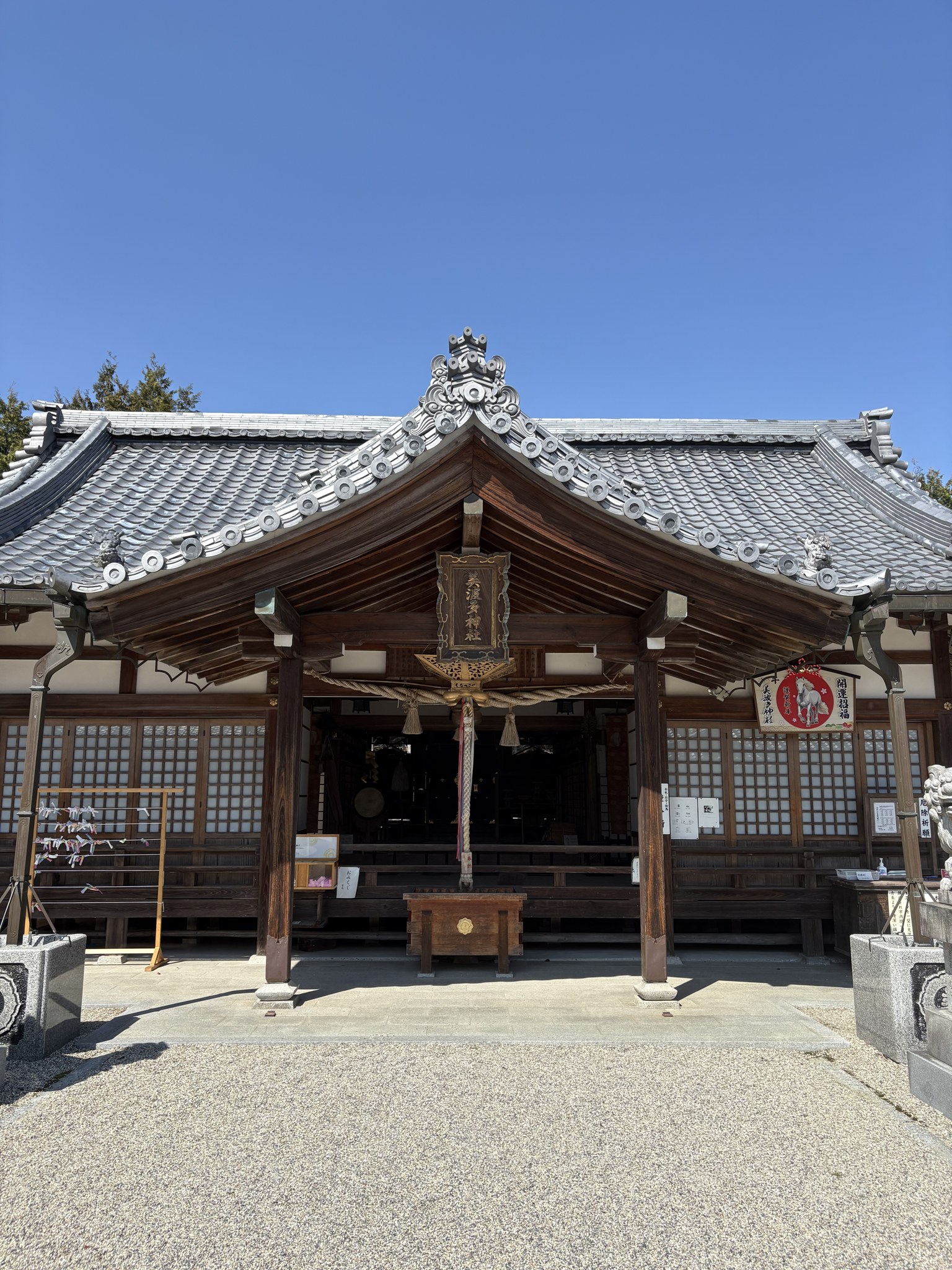 美波多神社の拝殿