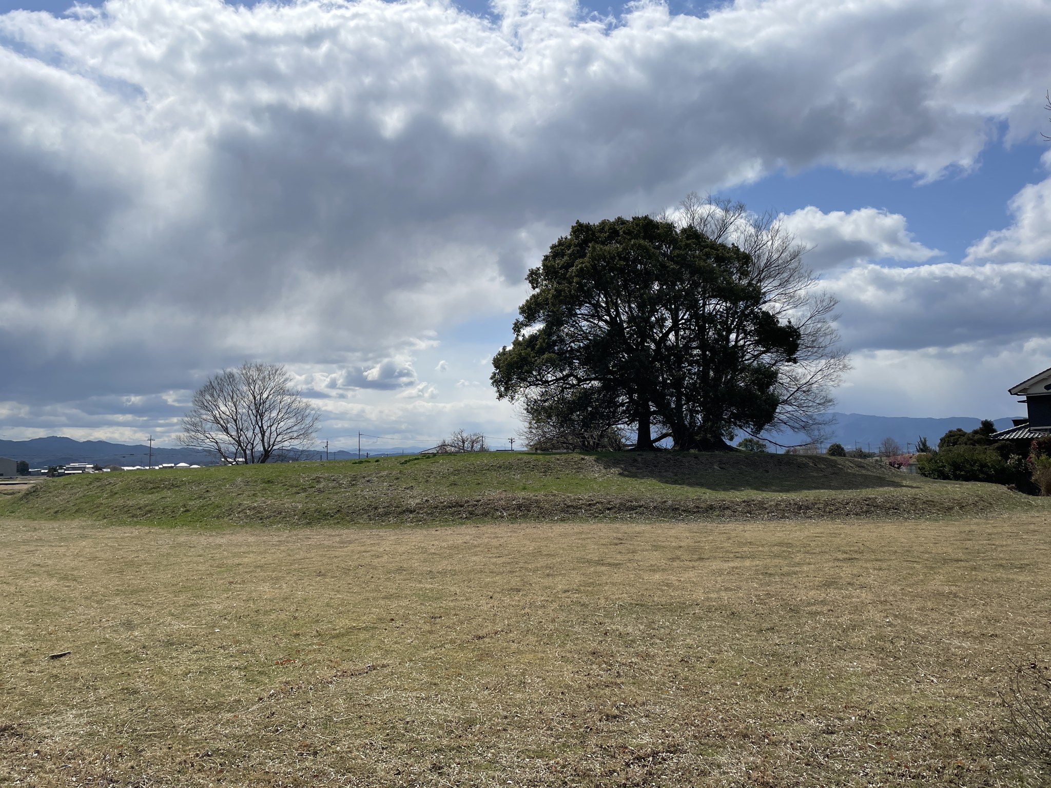 纒向石塚古墳の墳丘