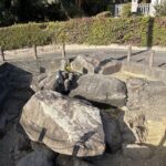山の辺の道沿いの大きな岩