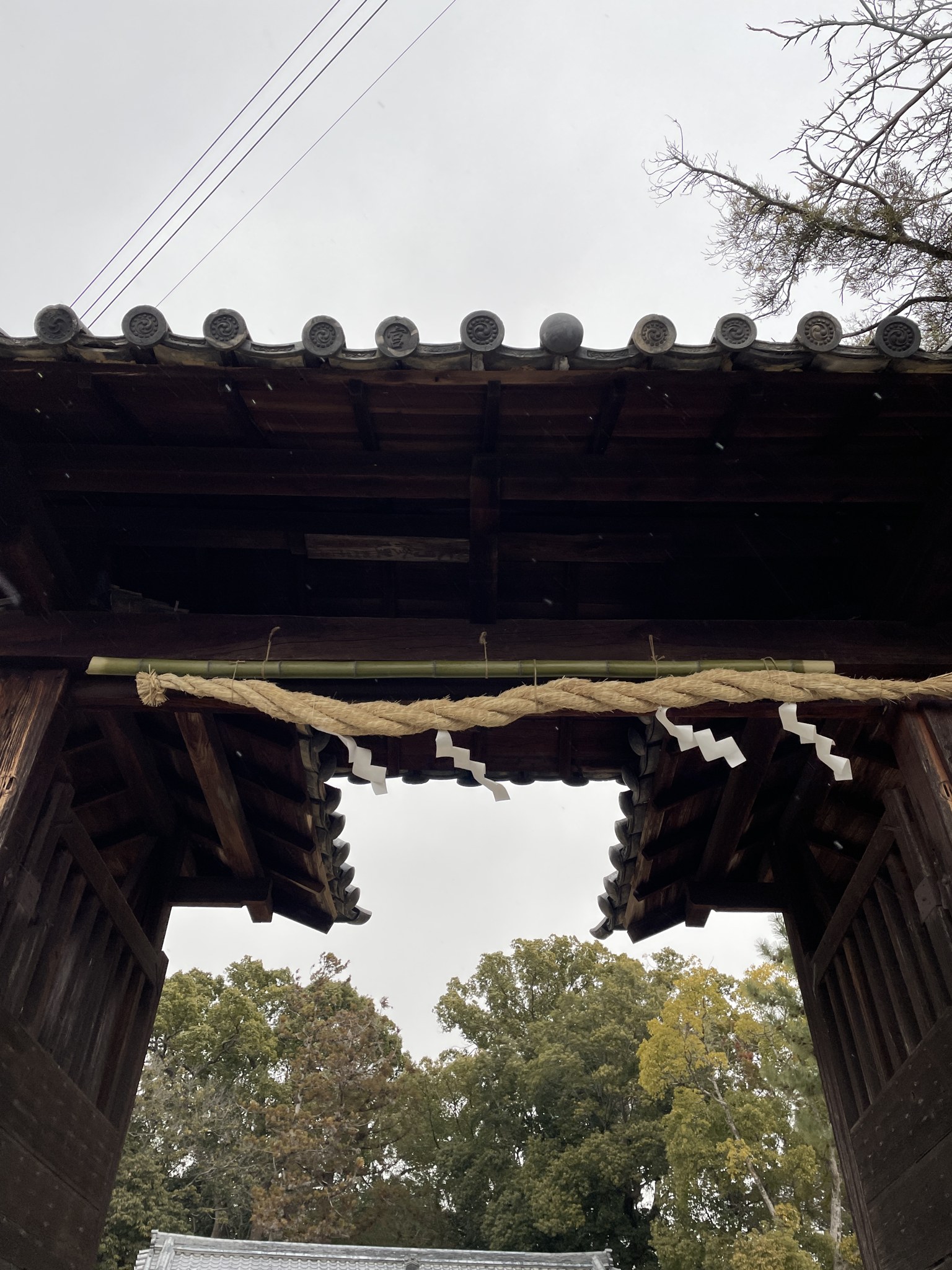 小泉神社の楼門