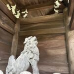 仁王門に安置された木造の狛犬