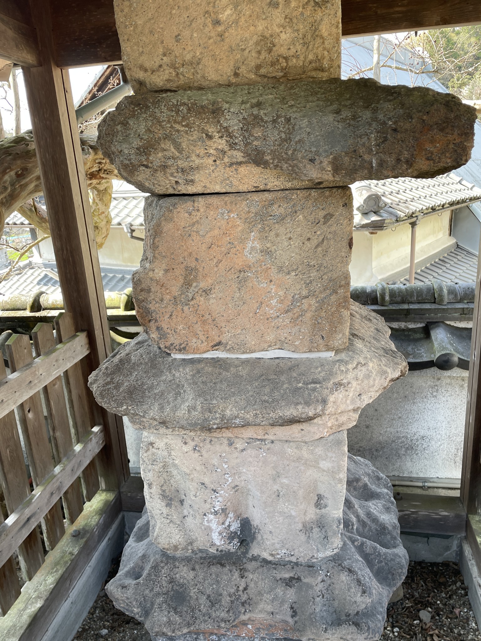 龍福寺の石造層塔(竹野王の石塔)