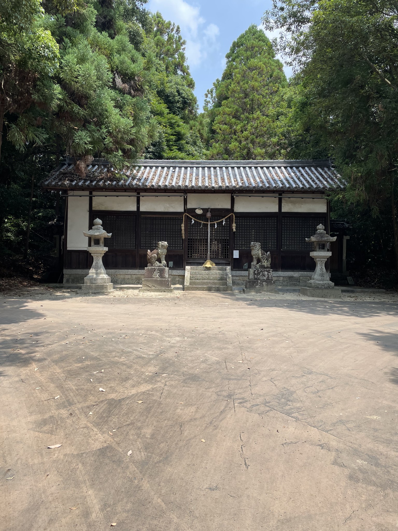 讃岐神社の拝殿