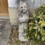 小泉の町なかの石仏