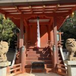 嶋田神社の朱塗りの本殿