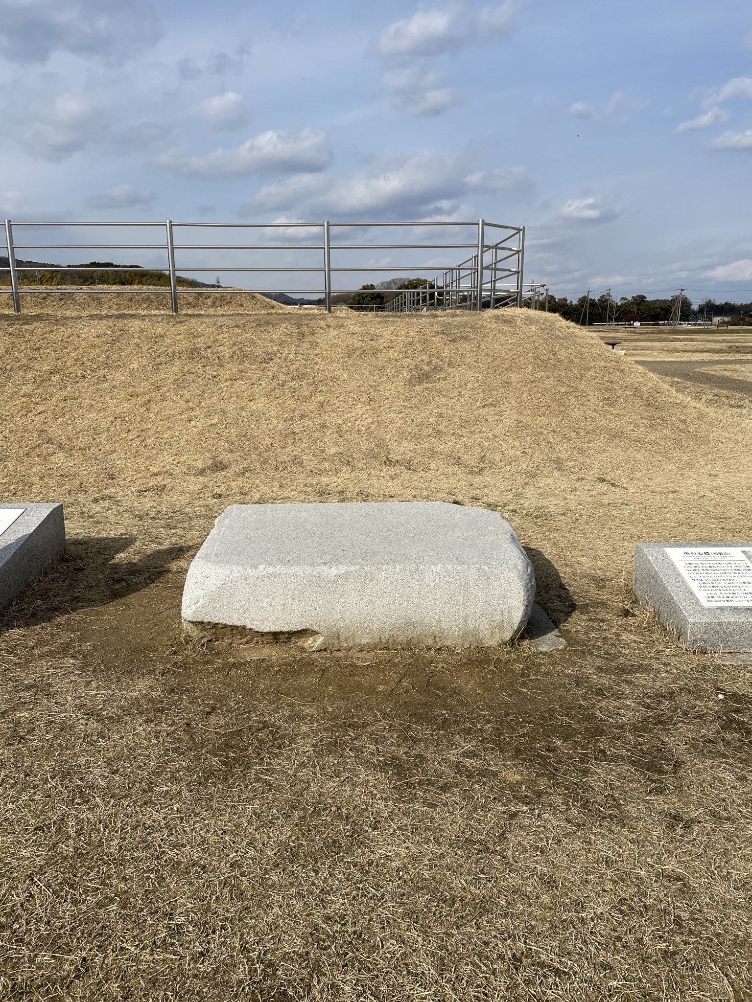 中宮寺跡の塔の心礎