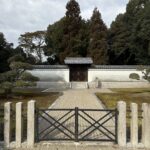 崇道天皇八嶋陵の門と参道