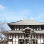 青空に映える東大寺大仏殿の外観