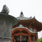 興福寺南円堂の前に据えられた立派な銅燈籠