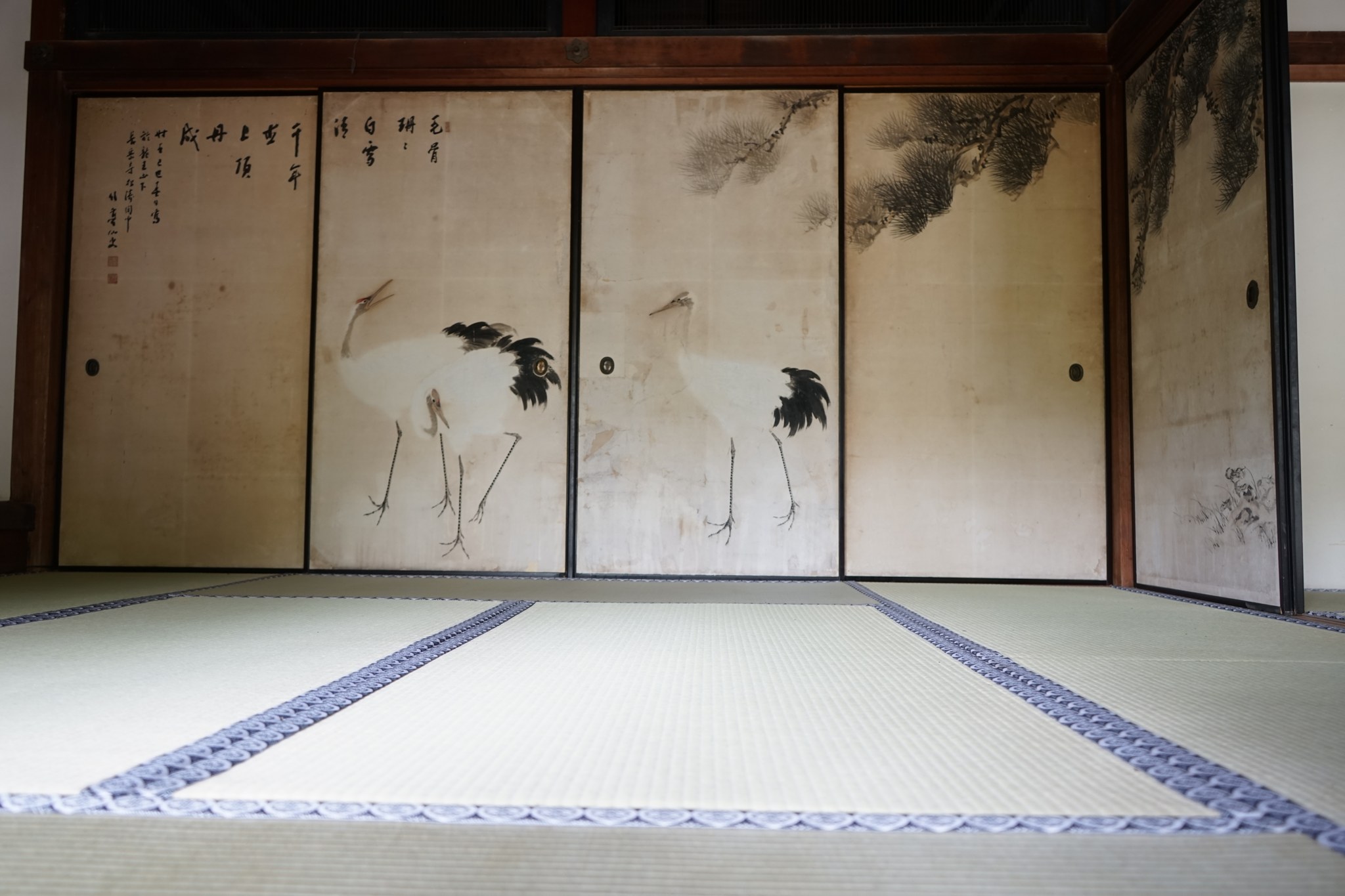 長岳寺旧地蔵院の鶴が描かれた襖絵