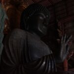 奈良の大仏の上げた手