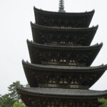 興福寺五重塔の上層の屋根と軒の重なり