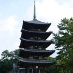 冬晴れの空にそびえる興福寺の五重塔
