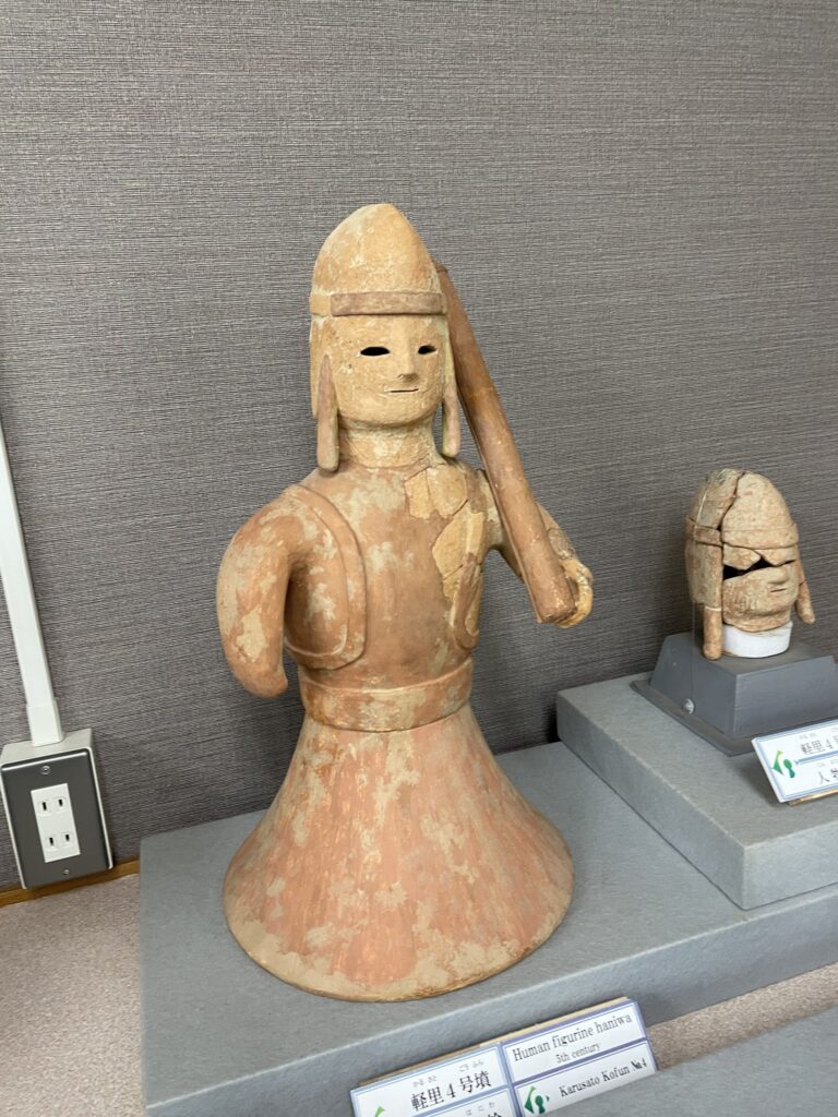 りりしい顔立ちの人物埴輪
