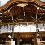 大神神社拝殿の唐破風と注連縄