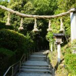 狭井神社へ続くくすり道の石段