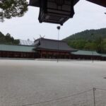 橿原神宮 外拝殿の吊り灯籠