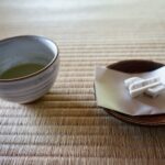 慈光院の書院でいただくお抹茶とお菓子
