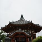 朱色が鮮やかな興福寺南円堂の八角形のお堂
