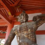 壷阪寺仁王門の迫力ある仁王像(阿形)