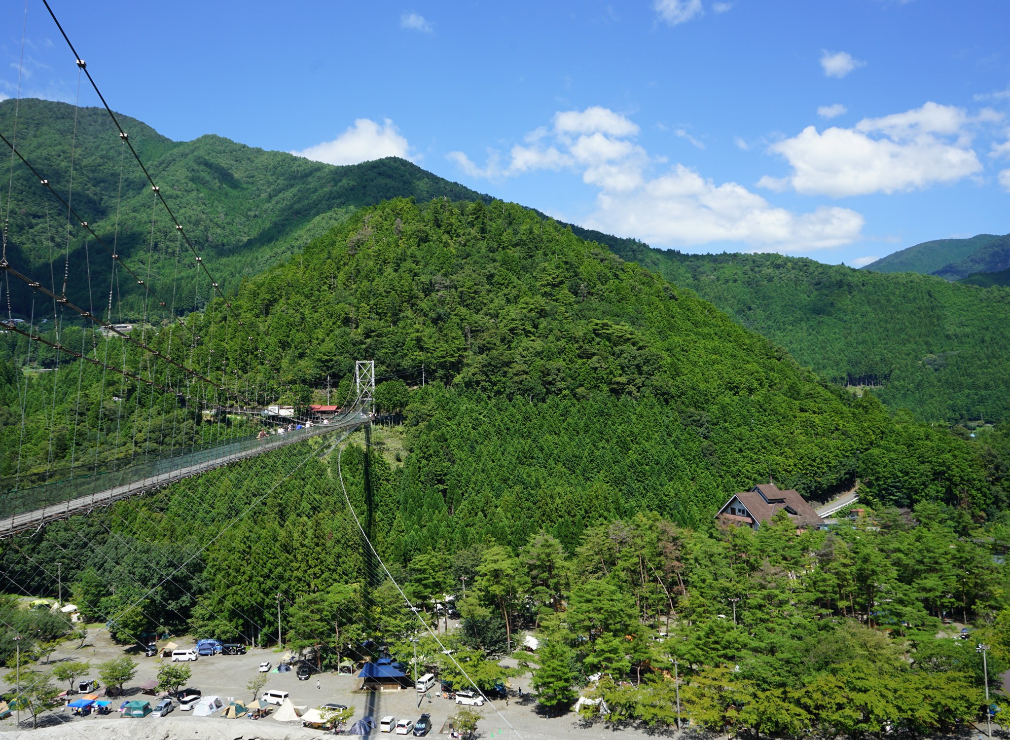 谷瀬の吊り橋の全景(十津川村上野地)