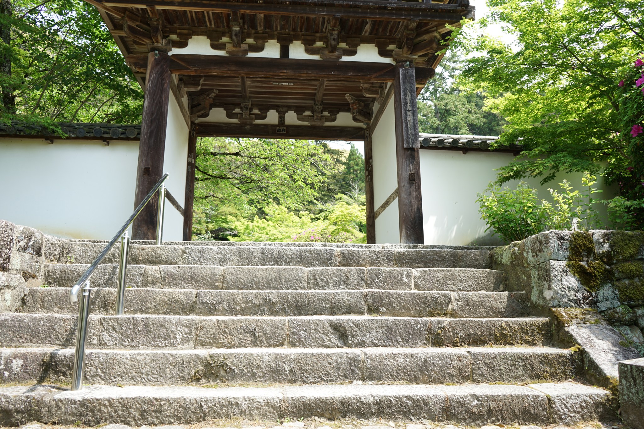 長岳寺の鐘楼門（重要文化財）