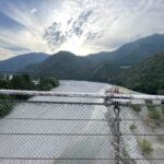 吊り橋から見下ろした54m下の十津川の河原