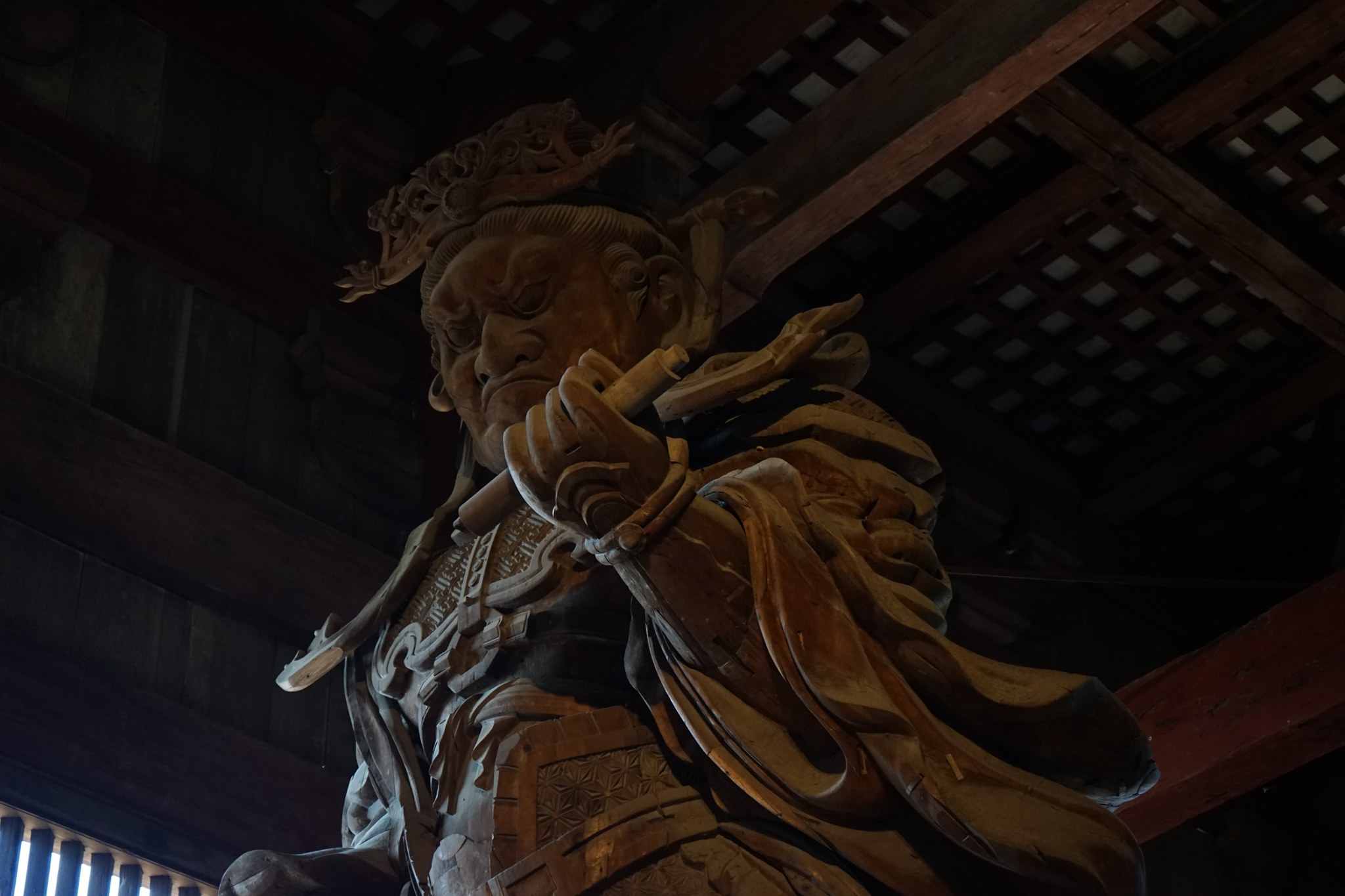 大仏殿に安置される四天王像